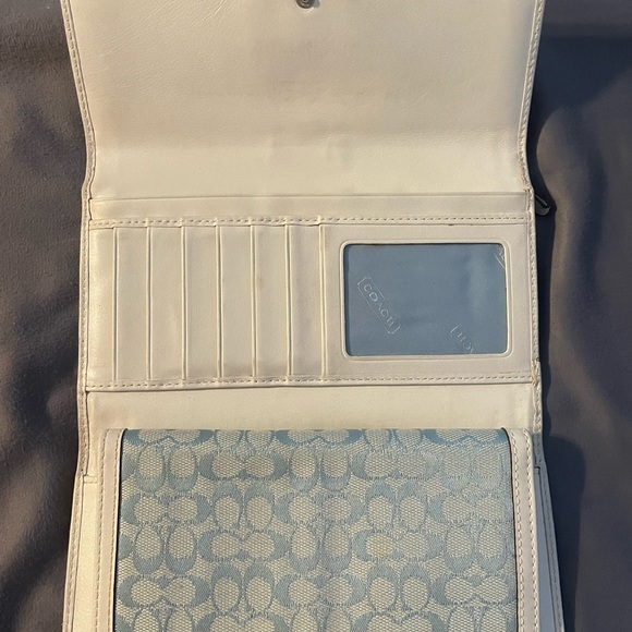 Coach wallet. Normal wear. - Picture 7 of 9